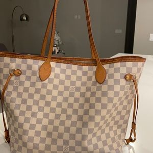 Louis Vuitton MM Neverfull